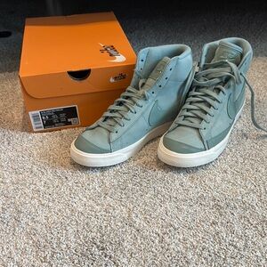 Nike Mineral Green Blazer Mid-Top Suede sneakers